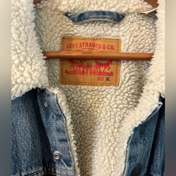 Men’s Sherpa Lined Levi’s Trucker Jacket - Picture 2 of 3